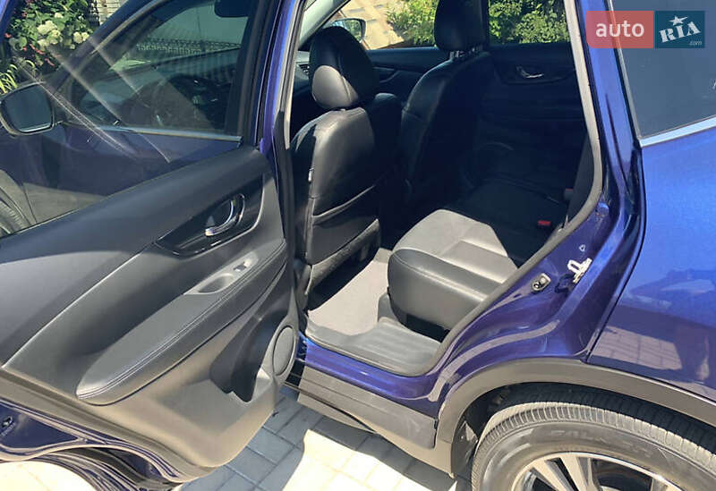 Внедорожник / Кроссовер Nissan Rogue 2017 в Ивано-Франковске