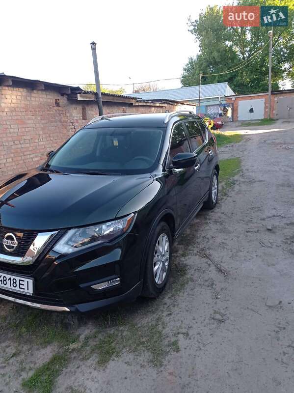 Внедорожник / Кроссовер Nissan Rogue 2017 в Прилуках