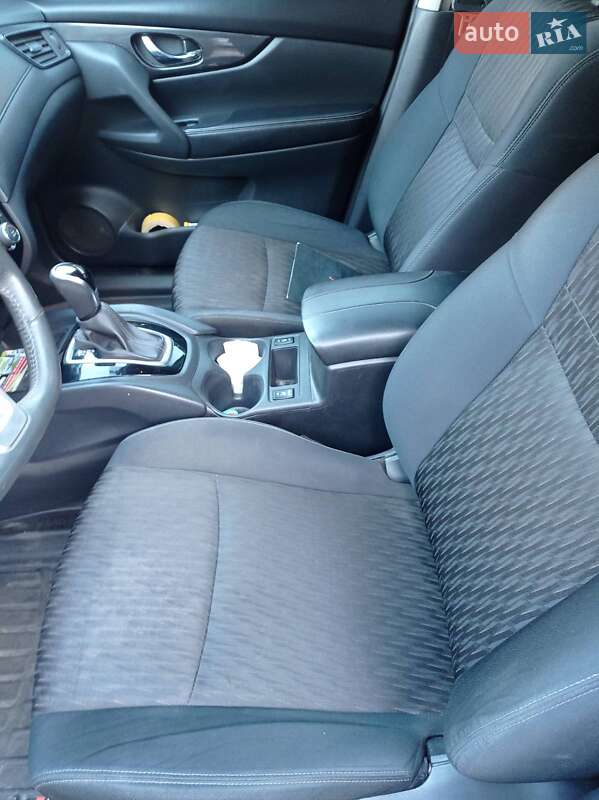 Внедорожник / Кроссовер Nissan Rogue 2017 в Прилуках