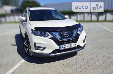 Внедорожник / Кроссовер Nissan Rogue 2017 в 