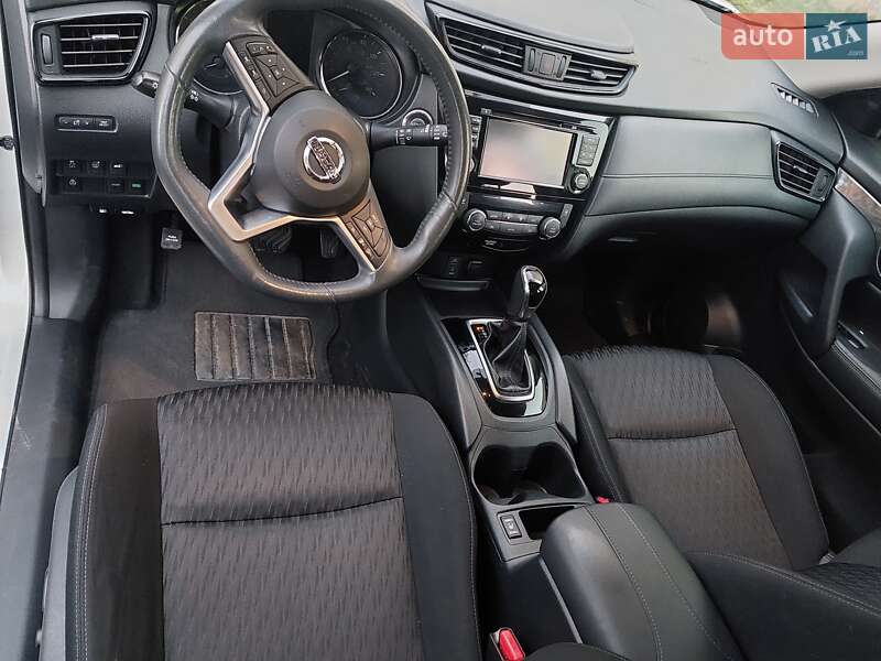 Внедорожник / Кроссовер Nissan Rogue 2017 в Ковеле