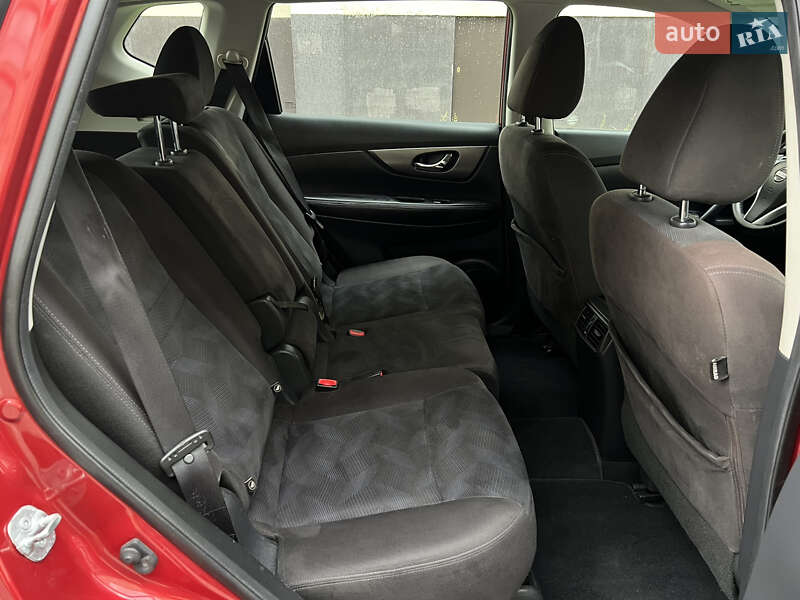Позашляховик / Кросовер Nissan Rogue 2015 в Рівному