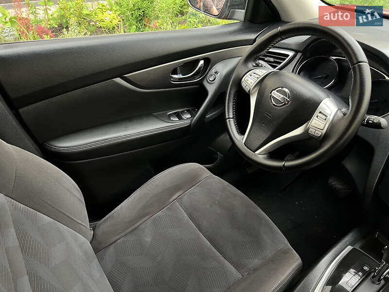 Позашляховик / Кросовер Nissan Rogue 2015 в Рівному