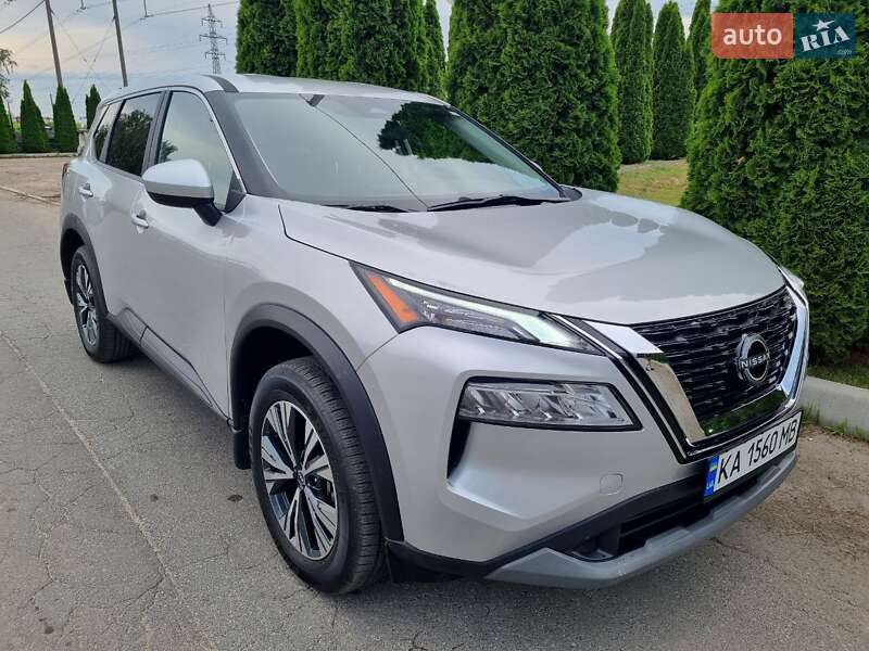 Внедорожник / Кроссовер Nissan Rogue 2023 в Киеве