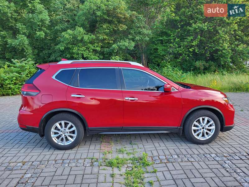 Внедорожник / Кроссовер Nissan Rogue 2017 в Каневе