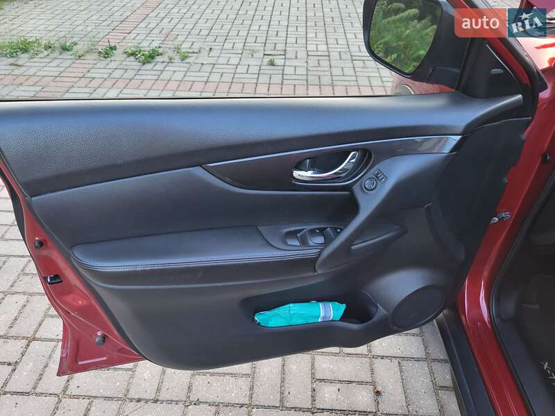 Внедорожник / Кроссовер Nissan Rogue 2017 в Каневе