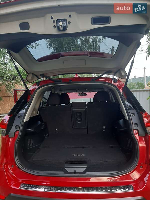 Позашляховик / Кросовер Nissan Rogue 2016 в Бучі