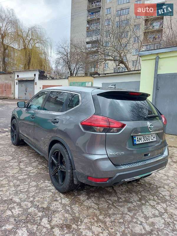 Позашляховик / Кросовер Nissan Rogue 2017 в Києві