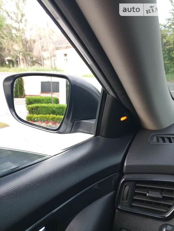 Позашляховик / Кросовер Nissan Rogue 2017 в Ужгороді