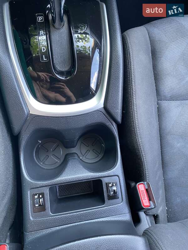 Внедорожник / Кроссовер Nissan Rogue 2015 в Киеве