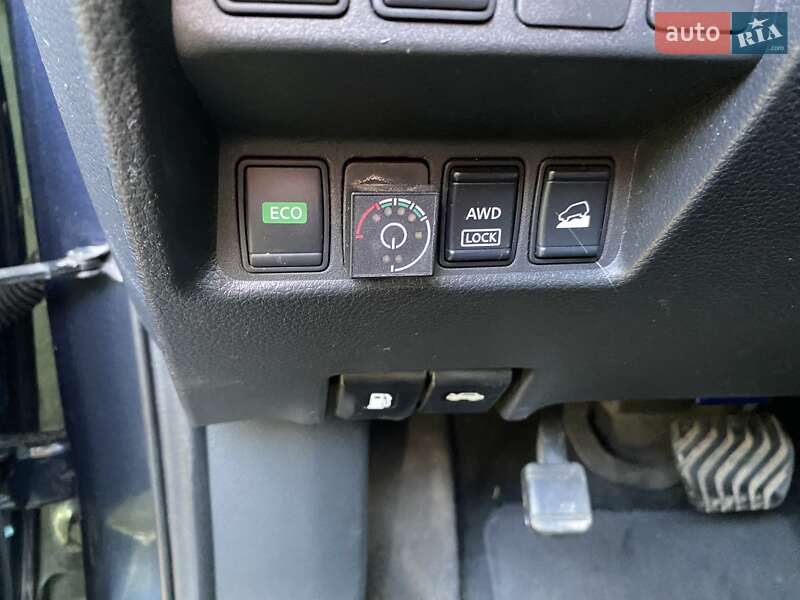 Внедорожник / Кроссовер Nissan Rogue 2015 в Киеве