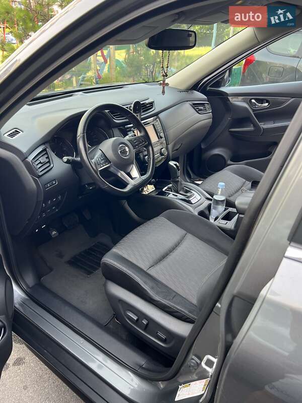 Внедорожник / Кроссовер Nissan Rogue 2017 в Чернигове