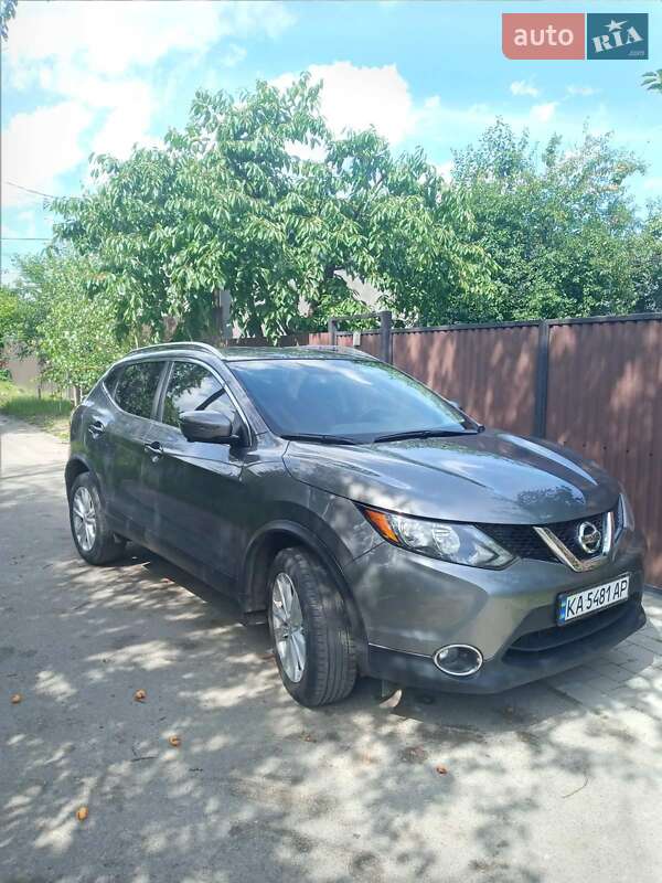 Позашляховик / Кросовер Nissan Rogue 2017 в Луцьку