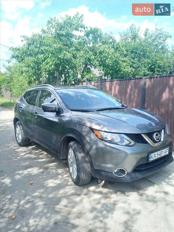 Позашляховик / Кросовер Nissan Rogue 2017 в Луцьку