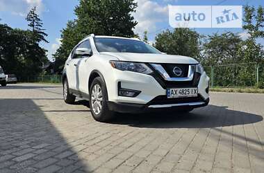 Позашляховик / Кросовер Nissan Rogue 2017 в Івано-Франківську