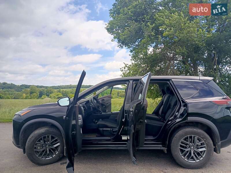 Внедорожник / Кроссовер Nissan Rogue 2021 в Киеве