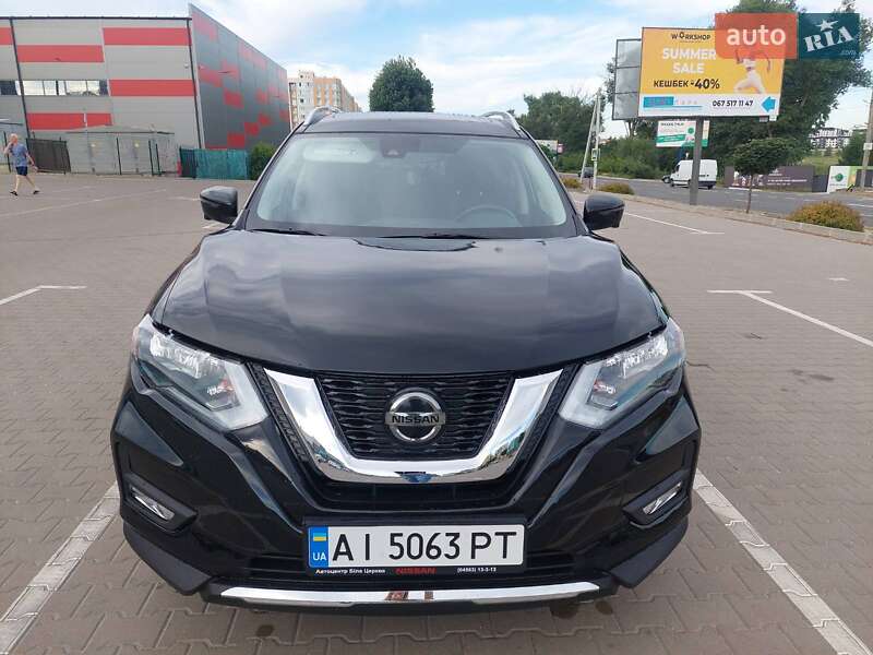 Внедорожник / Кроссовер Nissan Rogue 2019 в Вишневом