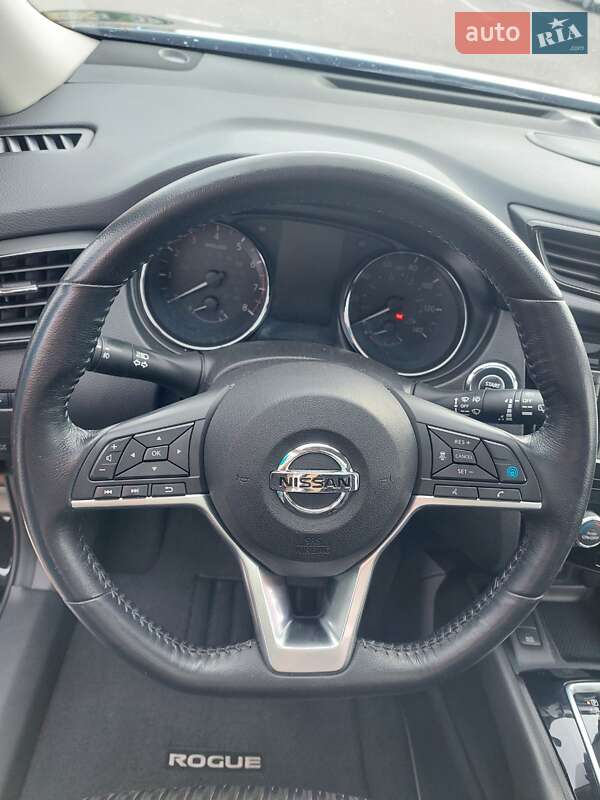 Внедорожник / Кроссовер Nissan Rogue 2019 в Вишневом