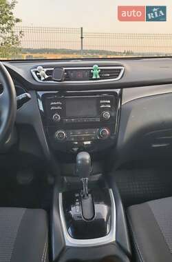 Внедорожник / Кроссовер Nissan Rogue 2016 в 