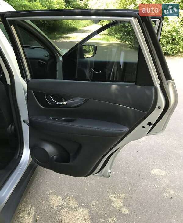 Внедорожник / Кроссовер Nissan Rogue 2017 в Житомире