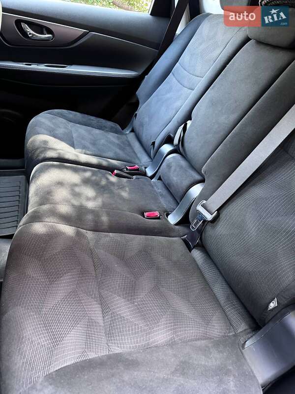 Позашляховик / Кросовер Nissan Rogue 2016 в Кривому Розі