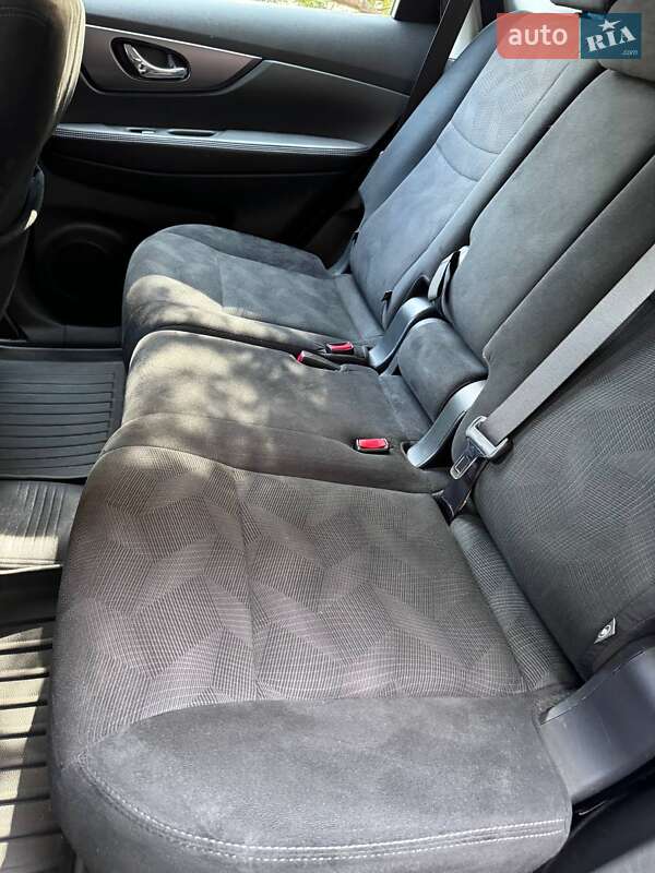 Позашляховик / Кросовер Nissan Rogue 2016 в Кривому Розі