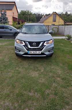 Внедорожник / Кроссовер Nissan Rogue 2017 в Дубно