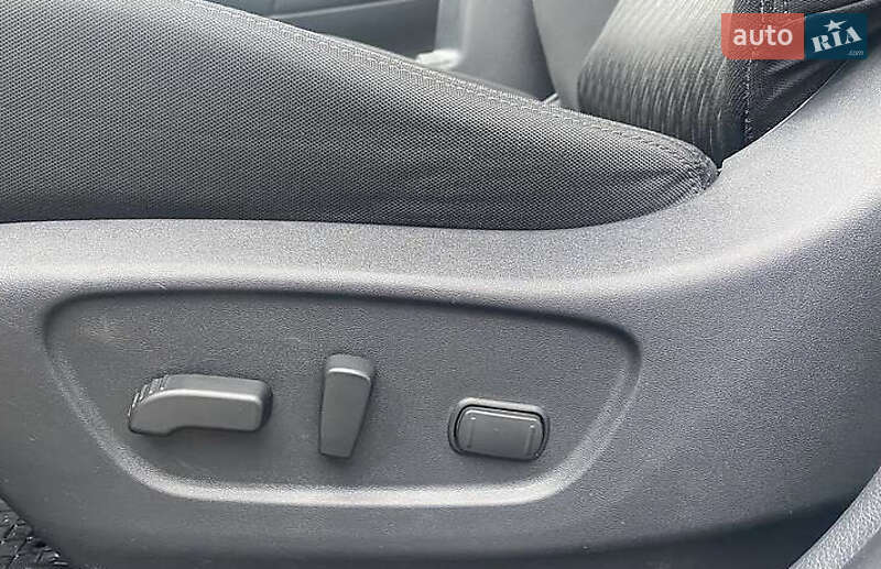 Позашляховик / Кросовер Nissan Rogue 2017 в Переяславі