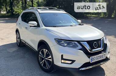 Позашляховик / Кросовер Nissan Rogue 2017 в Тернополі