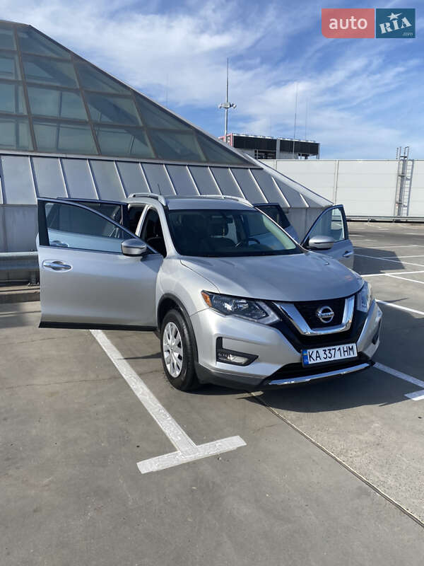 Позашляховик / Кросовер Nissan Rogue 2016 в Києві