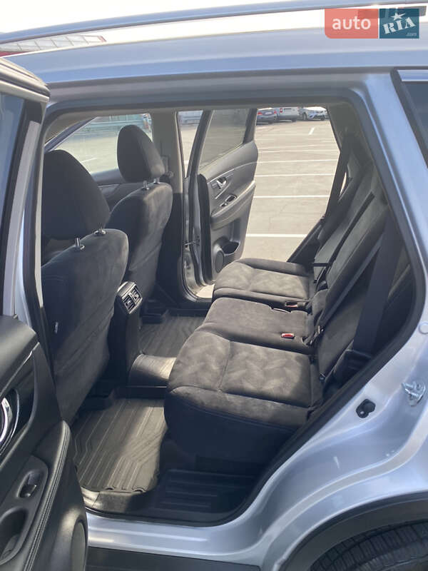 Позашляховик / Кросовер Nissan Rogue 2016 в Києві