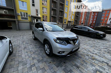 Внедорожник / Кроссовер Nissan Rogue 2015 в Черновцах