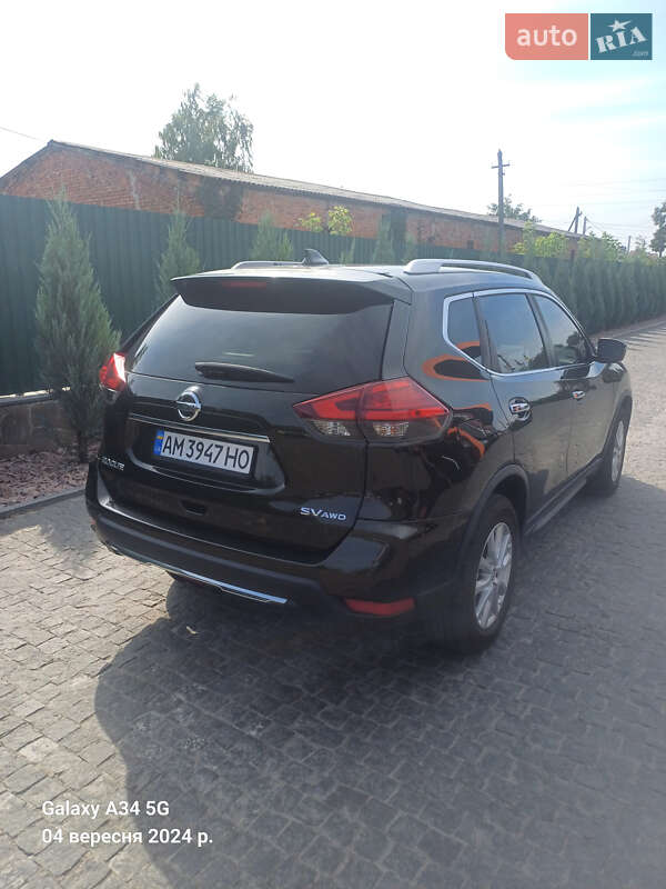 Внедорожник / Кроссовер Nissan Rogue 2017 в Коростышеве