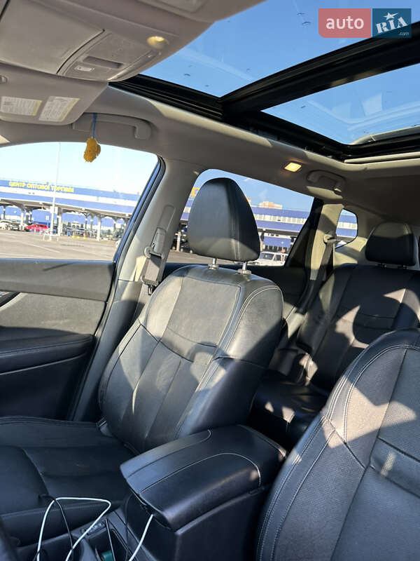 Внедорожник / Кроссовер Nissan Rogue 2018 в Киеве