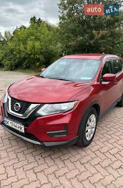 Внедорожник / Кроссовер Nissan Rogue 2016 в 