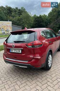 Внедорожник / Кроссовер Nissan Rogue 2016 в Дубно