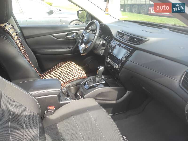 Внедорожник / Кроссовер Nissan Rogue 2018 в Каменец-Подольском