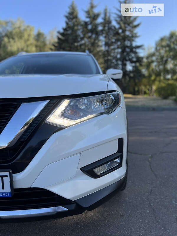 Позашляховик / Кросовер Nissan Rogue 2017 в Житомирі