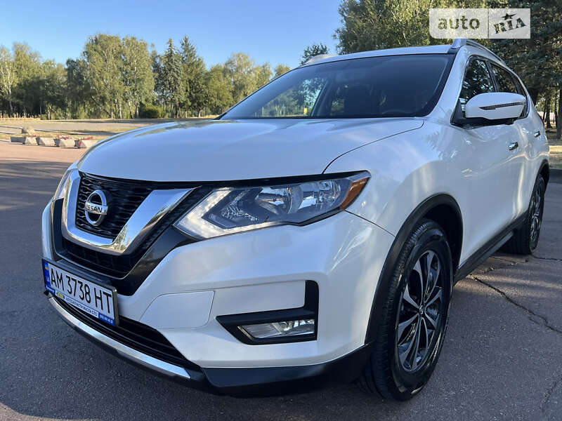 Позашляховик / Кросовер Nissan Rogue 2017 в Житомирі