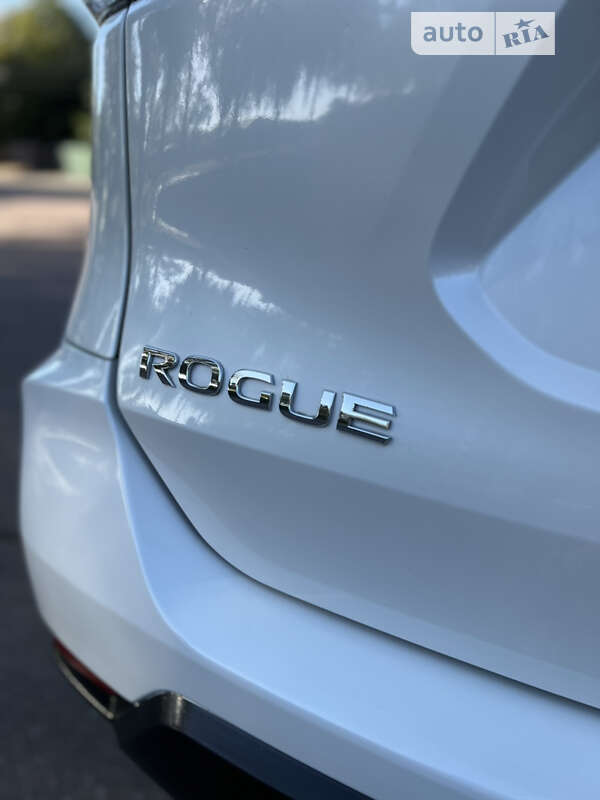 Позашляховик / Кросовер Nissan Rogue 2017 в Житомирі