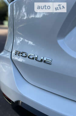 Позашляховик / Кросовер Nissan Rogue 2017 в 