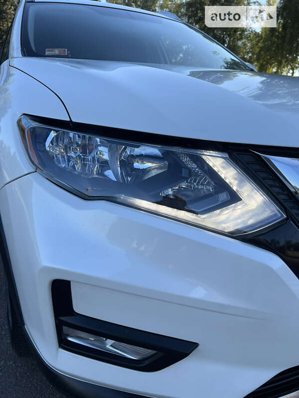 Позашляховик / Кросовер Nissan Rogue 2017 в Житомирі