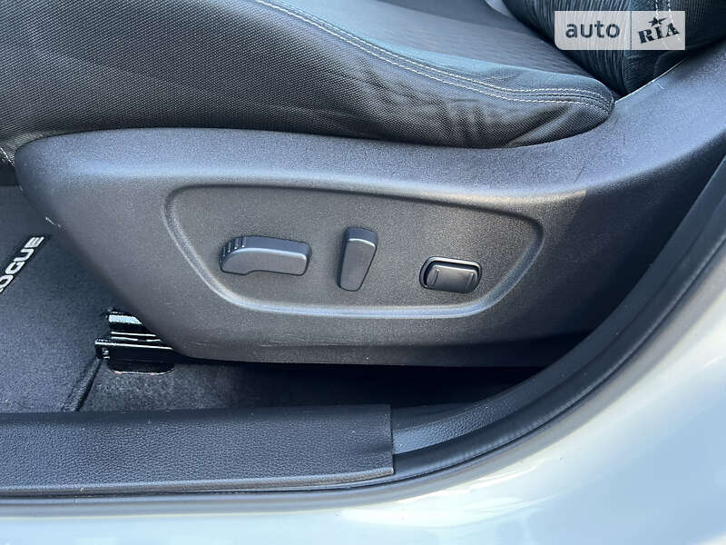 Позашляховик / Кросовер Nissan Rogue 2017 в Житомирі