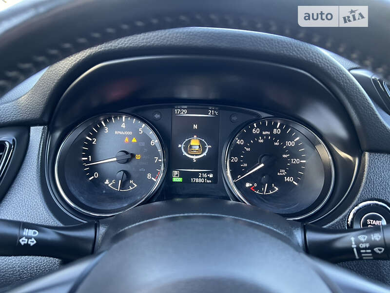 Позашляховик / Кросовер Nissan Rogue 2017 в Житомирі