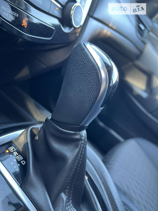 Позашляховик / Кросовер Nissan Rogue 2017 в Житомирі