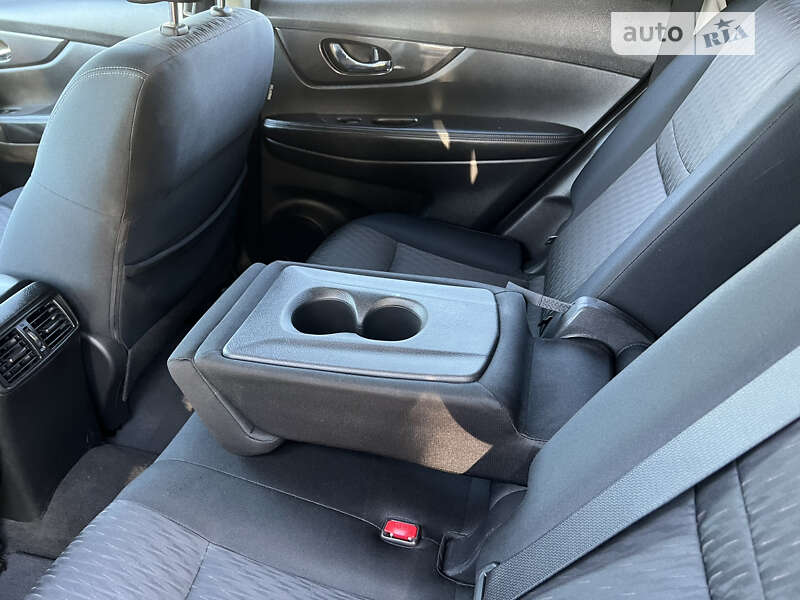 Позашляховик / Кросовер Nissan Rogue 2017 в Житомирі