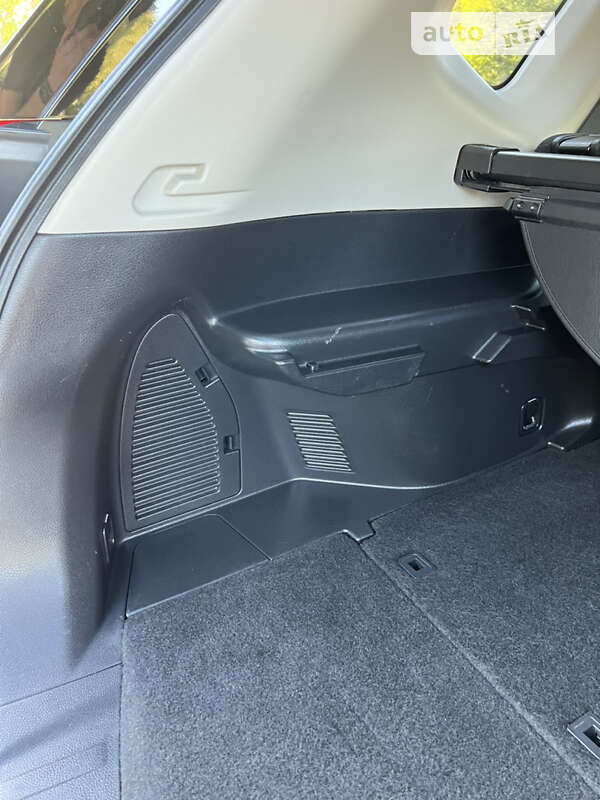 Позашляховик / Кросовер Nissan Rogue 2017 в Житомирі