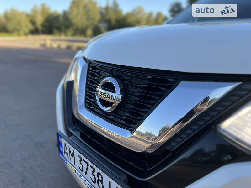 Позашляховик / Кросовер Nissan Rogue 2017 в Житомирі