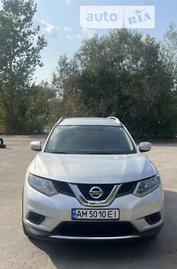 Внедорожник / Кроссовер Nissan Rogue 2015 в Звягеле