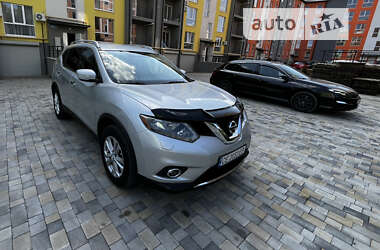 Внедорожник / Кроссовер Nissan Rogue 2015 в Черновцах